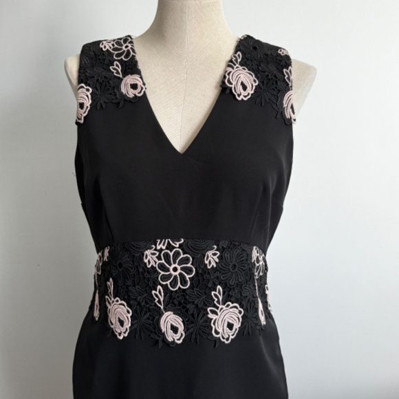 RW&CO - Black Fitted Sleeveless Dress with Floral Lace Details - Picture 2 of 13